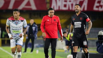 César Farías y Edwin Cardona en en el partido Fortaleza – América jornada 12 de la Liga BetPlay I-2024 que se jugó 17 de marzo en El Campín.