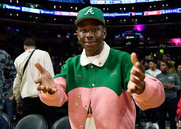 El polifacético rapero estadounidense Tyler, the Creator, no quiso perderse el sexto partido de la semifinal. 