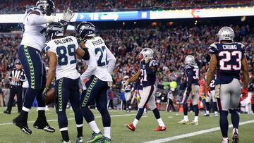 FOXBORO, MA - NOVEMBER 13: Doug Baldwin #89 of the Seattle Seahawks reacts with teammates after catching a touchdown pass during the second quarter of a game against the New England Patriots at Gillette Stadium on November 13, 2016 in Foxboro, Massachusetts.   Jim Rogash/Getty Images/AFP
 == FOR NEWSPAPERS, INTERNET, TELCOS &amp; TELEVISION USE ONLY ==