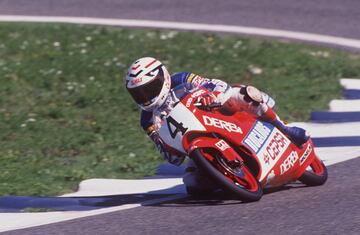 Concluimos nuestro repaso por la lista de campeones del mundo espa?oles con el albacete?o, que fue el ltimo piloto que gan el ttulo de 80cc en 1989. Curiosamente, lo hizo sin lograr ni un triunfo, algo que s haba conseguido como subcampen un par de veces (1986 y 1987).