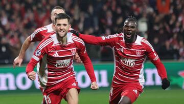 Le Cardinal celebra su gol ante el PSV.