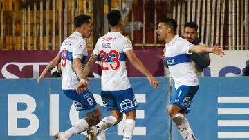 El jugador de Universidad Católica, Alexander Aravena, celebra su gol contra Coquimbo Unido durante el partido de Primera División disputado en el estadio Santa Laura.