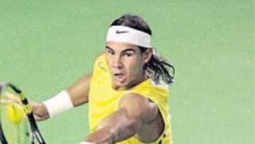 <b>MISIL. </b>La pelota se deforma al tocar la raqueta de Rafa Nadal.
