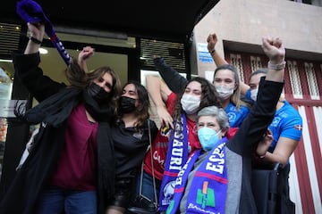 El Segundo cayó íntegramente en la localidad vizcaína de Basauri. Los vecinos, miembros del club de Balonmano Basauri, celebran el premio recibidio.