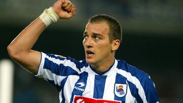 Este serbio es una leyenda indiscutible de la Real Sociedad. Rozó los trescientos partidos llegando a marcar más de cien goles. Tuvo una primera etapa en San Sebastián entre 1996 y 1999, pero tras no encajar en Italia regresó en el mes de enero de 2002 y es por esa segunda experiencia por la que se le recuerda. Especialmente por la dupla que formó con Nihat en la Liga 2002-03, cuando estuvieron a dos puntos de arrebatarle el campeonato al Real Madrid de los galácticos.