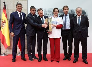 Madrid president Isabel Díaz Ayuso recognises Real Madrid’s Quinta del Buitre