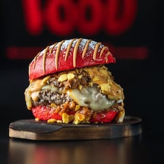 La hamburguesa más ‘gamberra’ de Sevilla llega a Madrid: con pan rojo y top-5 de Europa