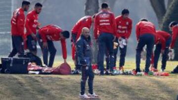 Jorge Sampaoli afirm&oacute; que cumplir&aacute; su contrato con la Roja.