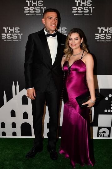 El portero brasileño Ederson y su esposa Lais Moraes.