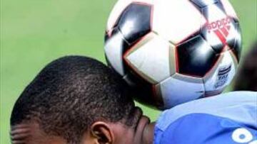 <B>A LA ESPERA. </B>Robinho desea que su fichaje por el Madrid quede cerrado esta semana.