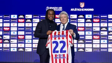 Lookman, con Cerezo en su presentación como rojiblanco. / Javier Gandul.