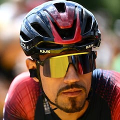 El Ineos pasa de tres a dos líderes: Dani Martínez, KO