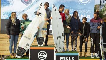 La SuperLiga Siroko 2019, a su paso por Sopelana, coronó a Vicente Romero y Eveline Hooft como ganadores y primeros líderes de este circuito nacional de surf.