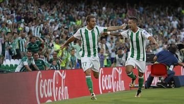Joaquín, con Sergio León, celebrando un gol.