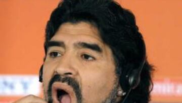 La FIFA no considera punibles declaraciones de Maradona