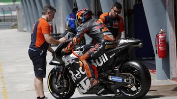 Pol Espargar&oacute; con la KTM en los test de Sepang.