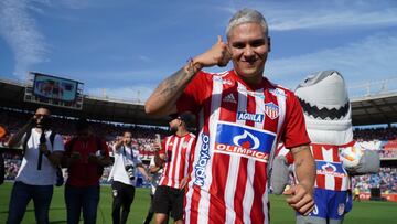 Ante más de 40 mil personas, Juan Fernando Quintero fue presentado en el estadio Metropolitano Roberto Meléndez como nuevo jugador de Junior de Barranquilla.