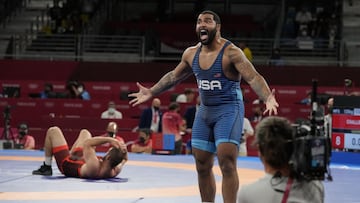El estadounidense Gable Steveson se hizo del oro en lucha olímpica en la categoría de 125 kg al derrotar 10-8 al georgiano Geno Petriashvili en la final.
