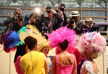 Esta semana se celebra en Ascot, al sur de Inglaterra, la tradicional y pintoresca carrera de caballos con la presencia de la realeza británica.