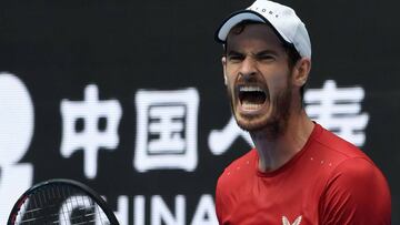Andy Murray celebra un punto ante Cameron Norrie durante su partido de octavos de final del China Open en Pekín.
