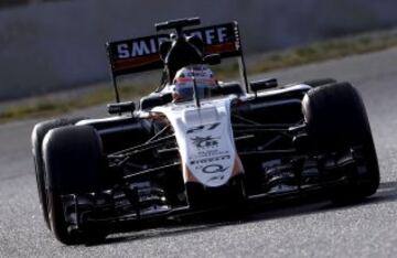 GRA326. MONTMELÓ (BARCELONA), 27/02/2015.- El piloto alemán de Force India, Nico Hulkenberg, durante la segunda jornada de la tercera tanda de entrenamientos oficiales de Fórmula Uno que se celebran en el Circuito de Catalunya de Montmeló. EFE/Alberto Estévez