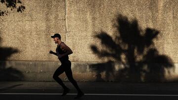 SYDNEY, AUSTRALIA - AUGUST 12: A competitors runs up William Street during the start of the 2018 City to Surf on August 12, 2018 in Sydney, Australia. The City to Surf is an annual running event held in Sydney which sees participants run 14 kilometres from near Sydney's CBD to Bondi Beach. (Photo by Ryan Pierse/Getty Images)