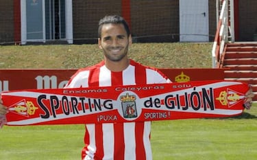 Douglas injures backside asleep on team bus