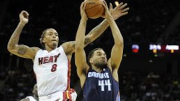 24 partidos a Jeffery Taylor por su caso de violencia doméstica