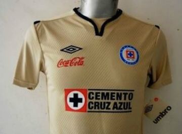 La playera dorada de Cruz Azul.