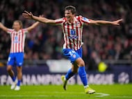 Atletico Madrid's Robin Le Normand celebrates after scoring his side's fourth goal during the first leg of the Champions League round of 16 soccer match between Atletico Madrid and Tottenham in Madrid, Spain, Tuesday, March 10, 2026. (AP Photo/Jose Breton)