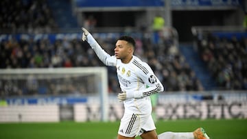 Real Madrid's French forward #10 Kylian Mbappe celebrates scoring his team's first goal during the Spanish league football match between Deportivo Alaves and Real Madrid CF at the Mendizorroza stadium in Vitoria on December 14, 2025. (Photo by ANDER GILLENEA / AFP)