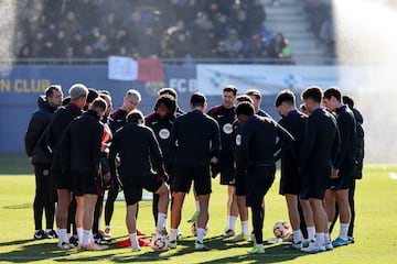 5.280 personas acudieron al Estadi Johan Cruyff en Sant Joan Desp para ver el entrenamiento del Barcelona.