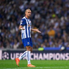 Pepe hace temblar a Portugal