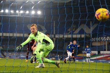 James Rodríguez abrió el marcador en el empate 1-1 entre Everton y Leicester con un remate de media distancia con su pierna derecha.