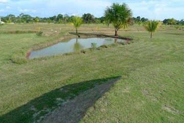 Está en la localidad peruana de Iquitos. Tiene 9 hoyos salpicados de pequeños estanques y trampas de arena y agua que albergan caimanes y pirañas.

