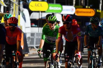 Wout Van Aert del Jumbo Visma se volvió a quedar con la victoria después de una etapa marcada por los abanicos que afectaron a varios que estaban en el Top 10 de la clasificación general. Egan es el mejor colombiano a 13 segundos del líder Adam Yates del 