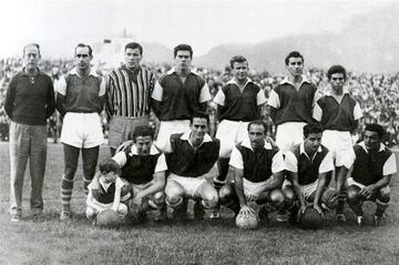 El técnico argentino llegó al equipo bogotano en 1958 y ese mismo año fue campeón de Colombia (segunda estrella del club). Tocker regresó dos temporadas después y nuevamente llevó a Santa Fe al título. Su tercer ciclo fue en 1964.