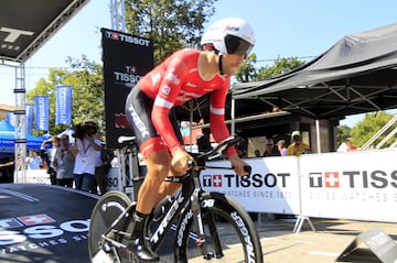 Matthias Brandle, durante la dieciseisava etapa de la Vuelta a España disputada entre Santillana del Mar y Torrelavega (Cantabria), con un recorrido de 32 kilómetros.   