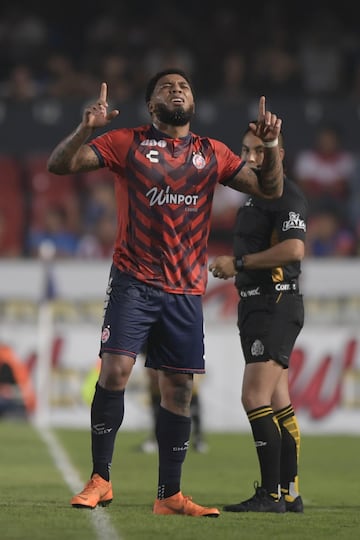 Veracruz marcó su primer gol del torneo al 29', acumuló en total 559 minutos, es la peor racha de un equipo mexicano en torneos cortos, superando al Atlas del torneo pasado que tardó en anotar 631 minutos.

Cruz Azul consiguió el empate mediante un autogol, los cementeros llegaron a 9 unidades en 8 partidos.