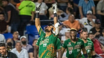 AME8546. MONTERREY (MÉXICO), 19/09/2022.- José Alberto Martínez de Leones de Yucatán celebra hoy tras anotar una carrera contra Sultanes de Monterrey, durante el séptimo partido por la Serie del Rey en el estadio de Béisbol de Monterrey (México). EFE/ Miguel Sierra
