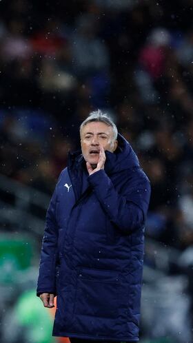 Soccer Football - Liga MX - Monterrey v Toluca - Estadio BBVA, Monterrey, Mexico - January 10, 2026 Monterrey coach Domenec Torrent reacts REUTERS/Daniel Becerril