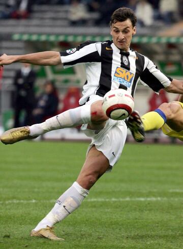 Zlatan era delantero del cuadro de la Juventus durante el 2006 y escapó del equipo tras su descenso, con rumbo al Ínter de Milán.