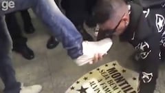 Esto es devoción por tu ídolo: le besa los pies tras su fichaje