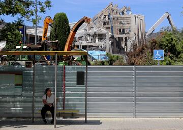 Con la tercera grada demolida casi en su totalidad, las obras de remodelaci車n del Camp Nou avanzan hasta el momento seg迆n los plazos establecidos.
