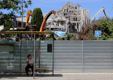 Con la tercera grada demolida casi en su totalidad, las obras de remodelacin del Camp Nou avanzan hasta el momento segn los plazos establecidos.