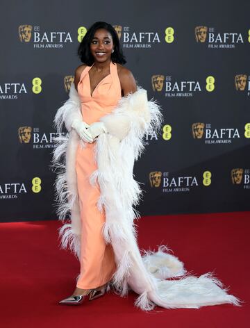 Ayo Edebiri durante la alfombra roja de los Premios BAFTA 2024 celebrados en el Royal Festival Hall del Southbank Centre de Londres. 