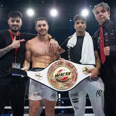 Álex Rodríguez retiene su título mundial de kickboxing