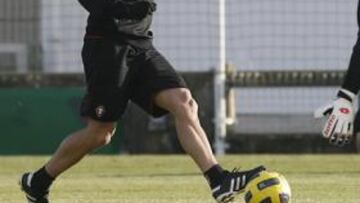 <b>CONCENTRADO. </b>Carlos Aranda, durante el entrenamiento de ayer.