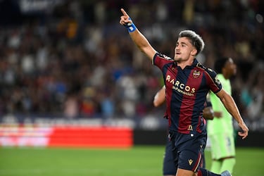 Después de referirse a Barcelona, ​​Ivan celebra a Romero.