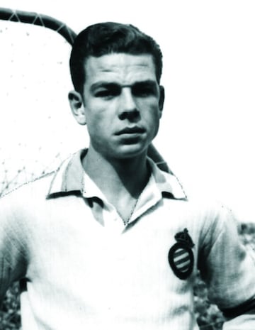 Jugó de 1949 a 1952 con el Espanyol y la temporada 1957-58 con el Atlético de Madrid.